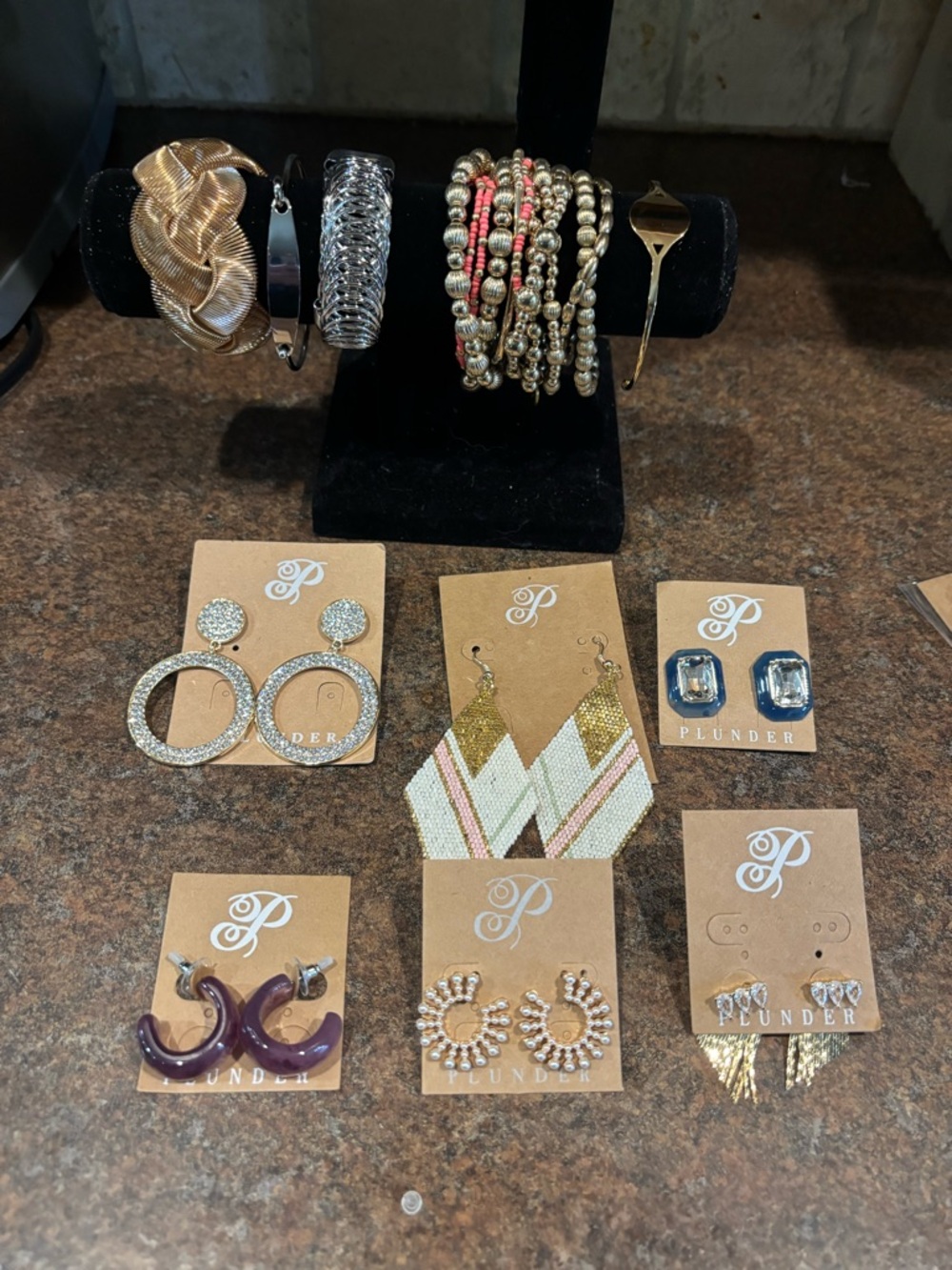 🧵Plunder Gold and Pink Mixed Bracelet & Earring Set